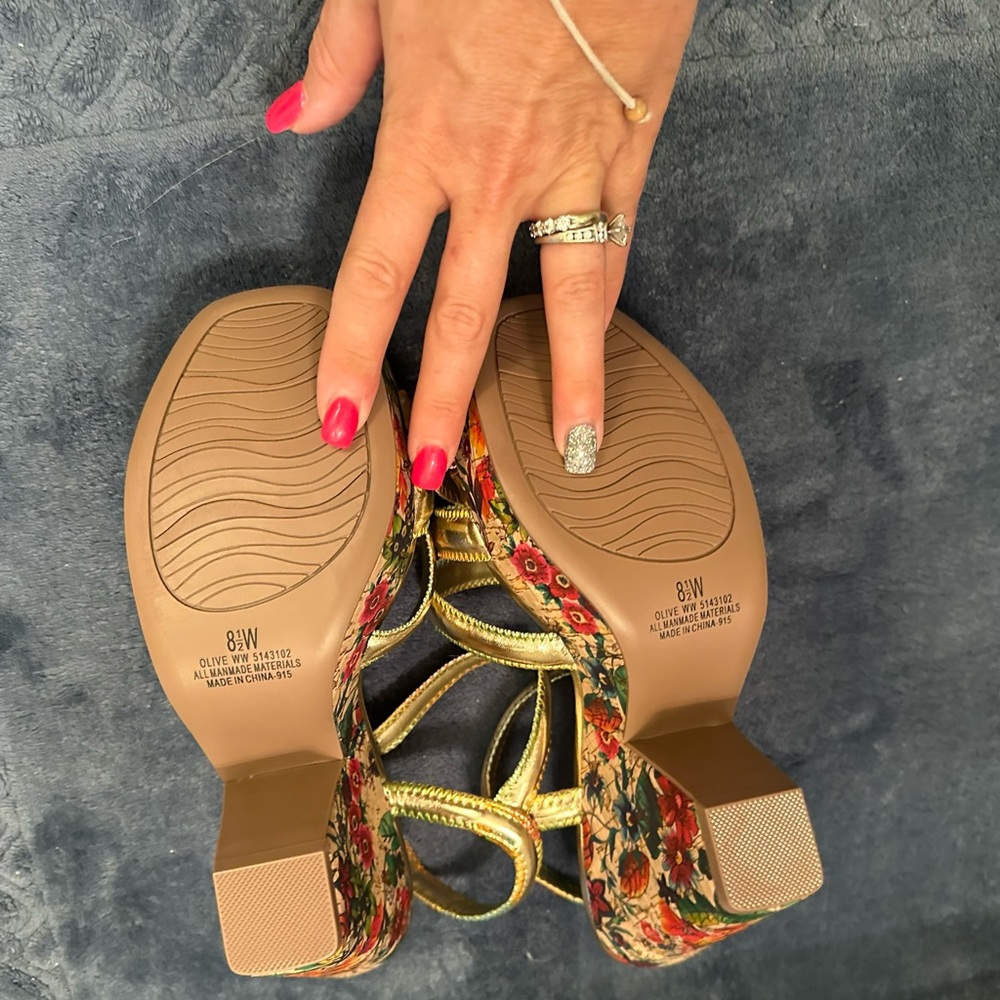 Impo Multicolor Floral Platform Sandals - Picture 10 of 12
